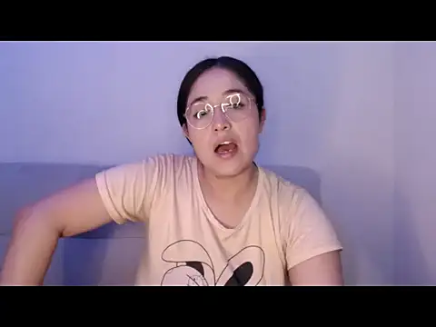 YummymeowW online show from May 17, 3:37 am