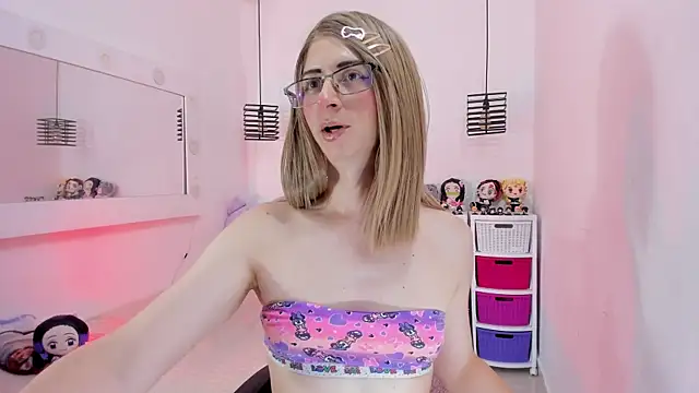 KimberlyJohnsoon online show from April 17, 9:18 pm