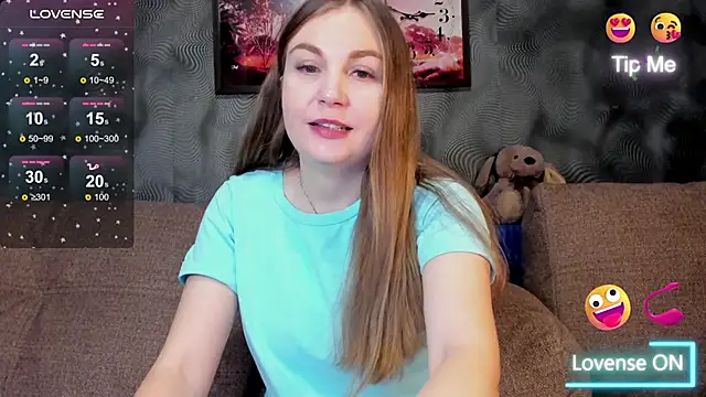 Snapshot of CassieMils chatting on November 28, 4:15 am CassieMils online show from November 28, 4:15 am