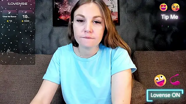 Snapshot of CassieMils chatting on December 4, 3:10 pm CassieMils online show from December 4, 3:10 pm