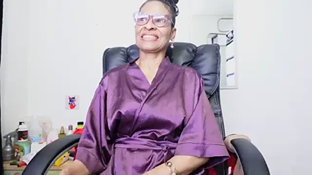 Snapshot of Aries_Mature chatting on June 29, 12:17 am Aries Mature online show from June 29, 12:17 am