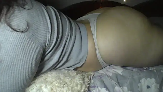 Snapshot of Alma_Evelynne chatting on April 23, 9:39 pm Alma Evelynne online show from April 23, 9:39 pm