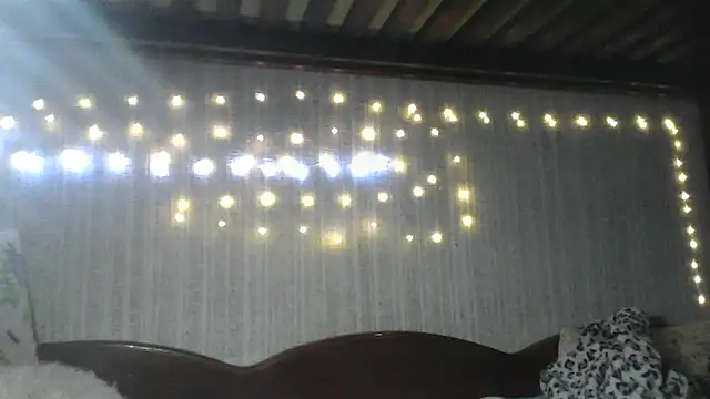 Snapshot of Alma_Evelynne chatting on April 28, 9:20 pm Alma Evelynne online show from April 28, 9:20 pm