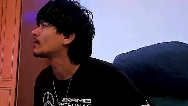 Snapshot of Eiden_allenx chatting on February 16, 2:35 pm Eiden allenx online show from February 16, 2:35 pm