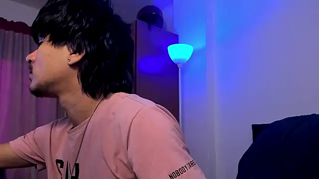 Snapshot of Eiden_allenx chatting on February 17, 11:50 am Eiden allenx online show from February 17, 11:50 am