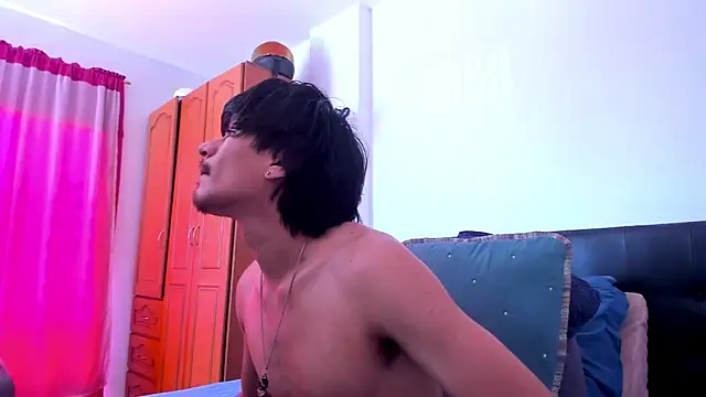 Snapshot of Eiden_allenx chatting on February 20, 6:41 pm Eiden allenx online show from February 20, 6:41 pm