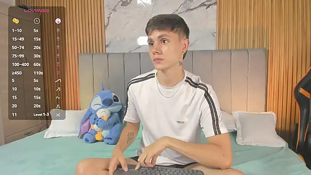 DustinLevine online show from April 15, 11:38 pm