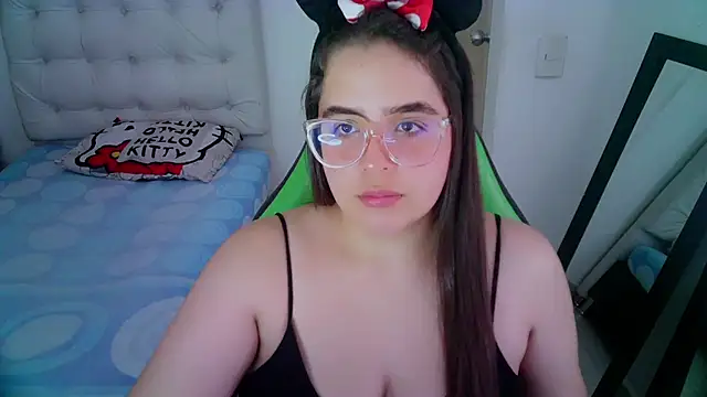 Snapshot of _alicia_z chatting on December 17, 6:09 pm alicia z online show from December 17, 6:09 pm