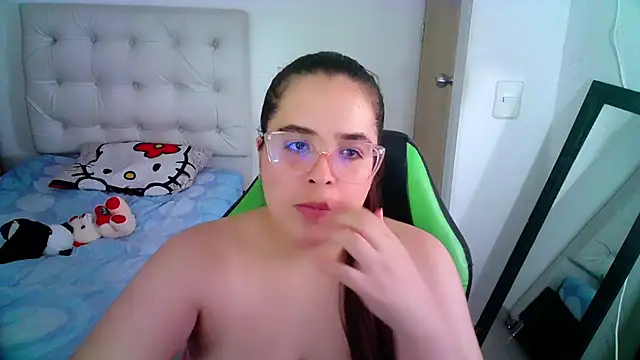 Snapshot of _alicia_z chatting on December 20, 6:45 pm alicia z online show from December 20, 6:45 pm