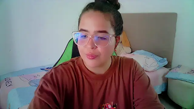 Snapshot of _alicia_z chatting on January 14, 5:45 pm alicia z online show from January 14, 5:45 pm