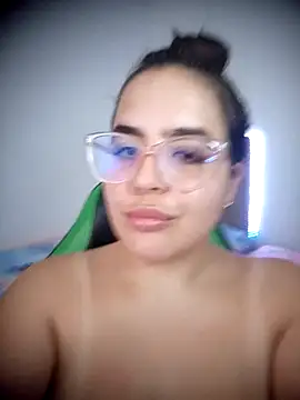 Snapshot of _alicia_z chatting on February 2, 9:02 pm alicia z online show from February 2, 9:02 pm