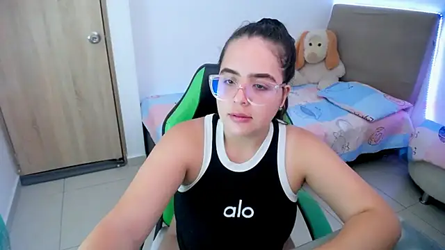 Snapshot of _alicia_z chatting on February 26, 9:58 pm alicia z online show from February 26, 9:58 pm