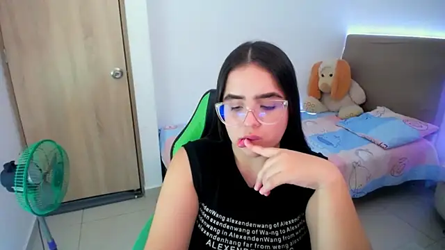 Snapshot of _alicia_z chatting on February 28, 9:44 pm alicia z online show from February 28, 9:44 pm