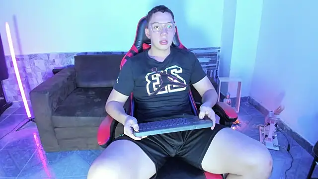 davinalhot online show from April 7, 8:15 am