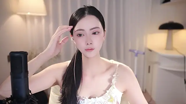 Ocean--Lili online show from October 4, 2:15 pm