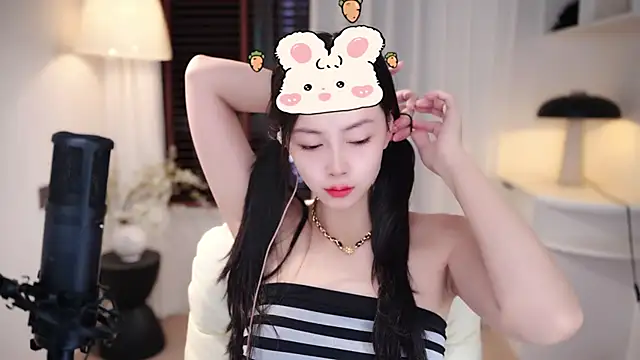 Ocean--Lili online show from October 11, 2:15 pm