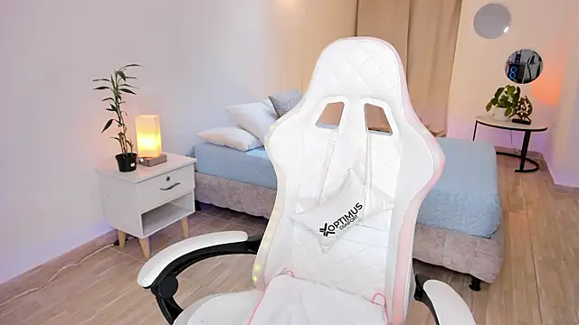 carleee winter online show from February 13, 2:40 am