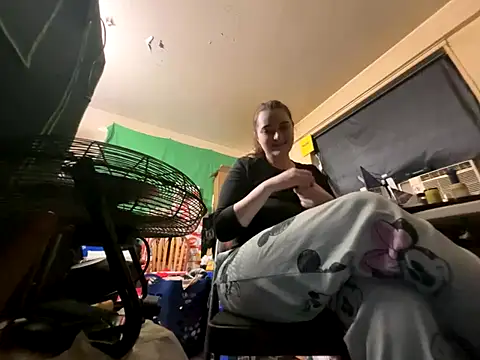 Snowbunnycake 131 online show from December 15, 2:16 am