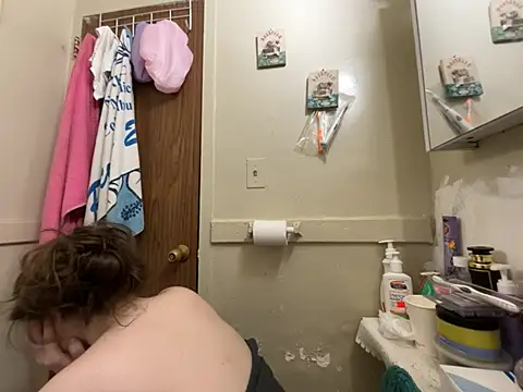 Snowbunnycake 131 online show from June 15, 6:15 am