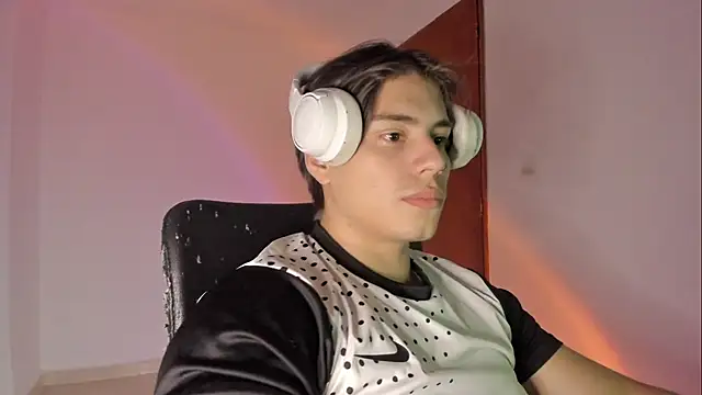 Giordano Russo online show from March 8, 2:04 am