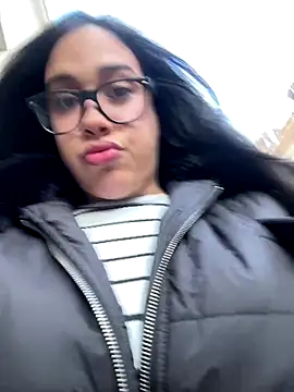 Snapshot of WHAAATTTTTTTTTT chatting on December 18, 2:23 pm WHAAATTTTTTTTTT online show from December 18, 2:23 pm