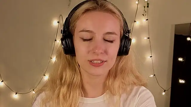 berrry girl online show from July 3, 4:24 pm
