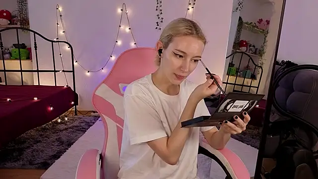 berrry girl online show from July 10, 11:13 am