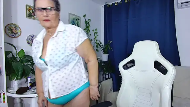 Snapshot of Selenna57 chatting on February 7, 6:44 pm Selenna57 online show from February 7, 6:44 pm