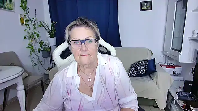 Snapshot of Selenna57 chatting on March 29, 6:19 pm Selenna57 online show from March 29, 6:19 pm