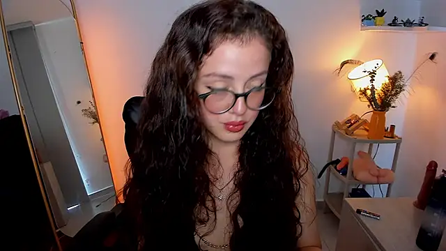 Cassandra Caiin online show from November 19, 4:18 pm