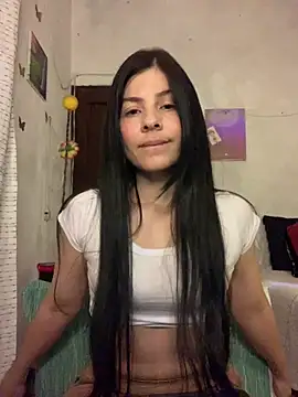 Snapshot of Estefani_32 chatting on July 14, 3:51 pm Estefani 32 online show from July 14, 3:51 pm