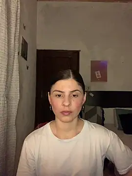 Snapshot of Estefani_32 chatting on July 17, 3:02 am Estefani 32 online show from July 17, 3:02 am