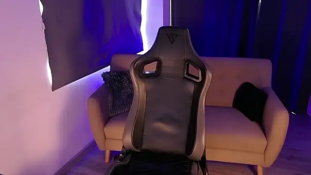 Liam V online show from February 27, 8:42 pm