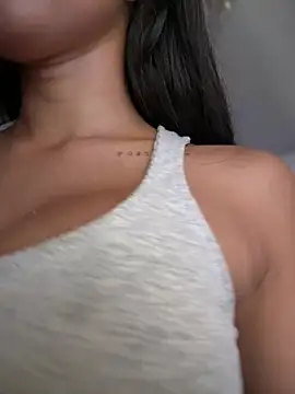 DulceLenns online show from April 11, 7:18 pm