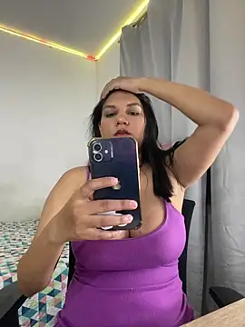 Snapshot of marc_and_ema chatting on November 21, 1:26 am marc and ema online show from November 21, 1:26 am