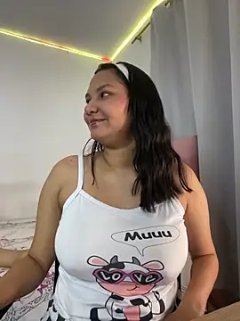 Snapshot of marc_and_ema chatting on February 1, 8:40 pm marc and ema online show from February 1, 8:40 pm