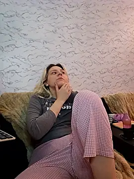 Snapshot of ScarletCallings420 chatting on January 17, 2:11 pm ScarletCallings420 online show from January 17, 2:11 pm