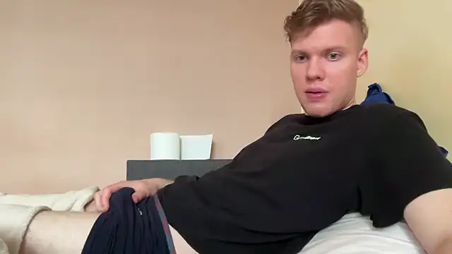 sexybooii6968 online show from October 13, 1:44 pm