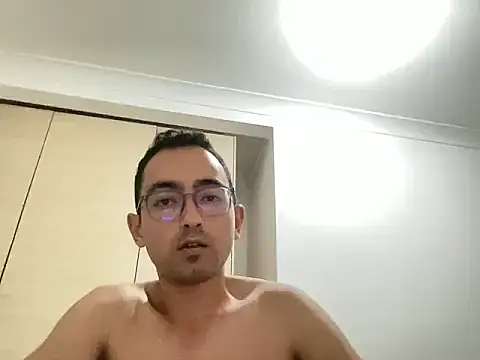 freshmanxxl98 online show from July 1, 12:45 am