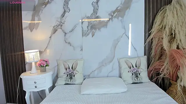 hannahill69 online show from March 26, 5:13 am