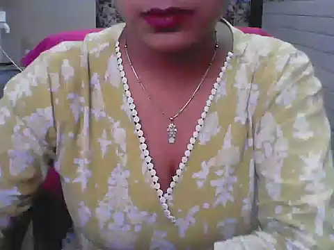 Snapshot of LovingPihu chatting on June 5, 6:52 am LovingPihu online show from June 5, 6:52 am