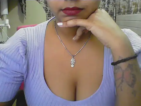 Snapshot of LovingPihu chatting on June 9, 5:52 am LovingPihu online show from June 9, 5:52 am