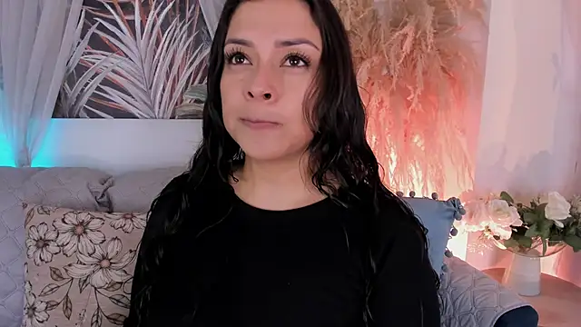 Nicolle W online show from June 26, 11:47 am