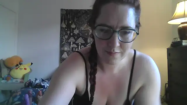 CuriousKitty345 online show from May 25, 8:26 pm