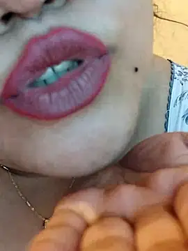 Srishtijain51 online show from July 14, 2:23 pm