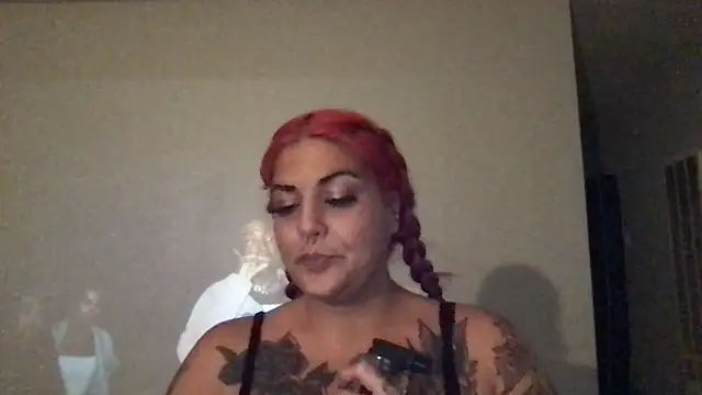 Snapshot of ShineyQuinn chatting on February 26, 1:48 am ShineyQuinn online show from February 26, 1:48 am