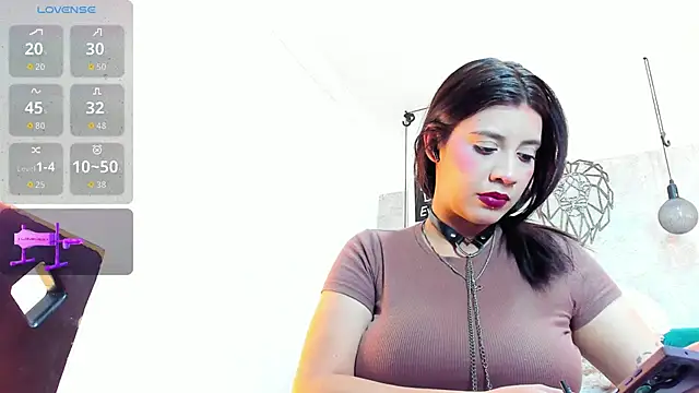 Rebeca xs online show from February 1, 8:40 pm