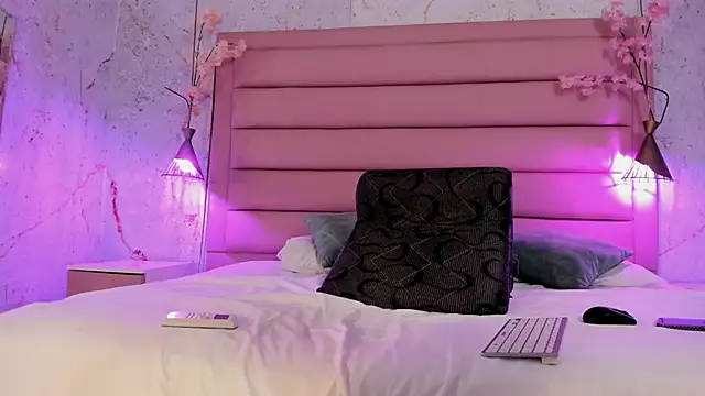 Scarleett 22 online show from December 5, 8:05 pm