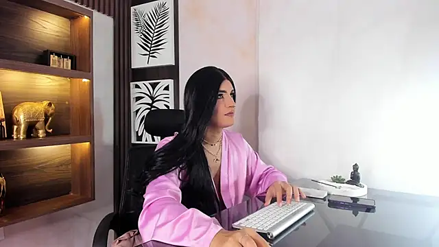 Snapshot of Scarleett_22 chatting on July 7, 8:02 pm Scarleett 22 online show from July 7, 8:02 pm