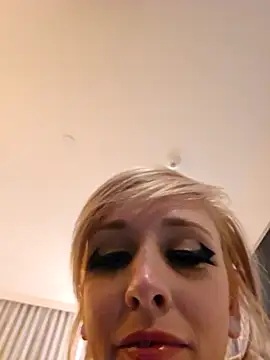 AmethystFoxx online show from February 25, 6:34 am